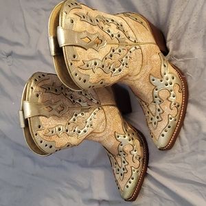 Womens Ariat Snip Toed Boots, Sz 7